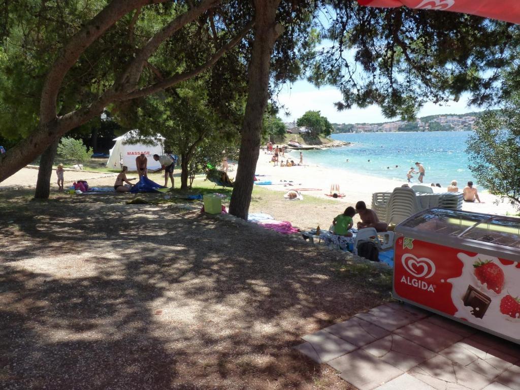 Apartments Villa Natali - Heating Pool Trogir Bilik gambar